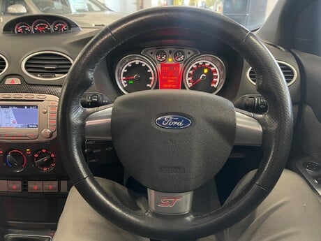 Ford Focus 2.5 SIV ST-2 5dr 29