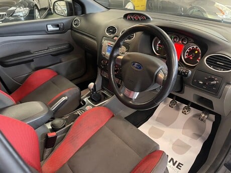 Ford Focus 2.5 SIV ST-2 5dr 32