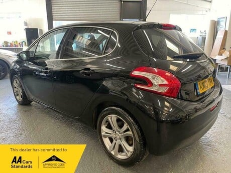 Peugeot 208 1.6 e-HDi Allure Euro 5 (s/s) 5dr 4