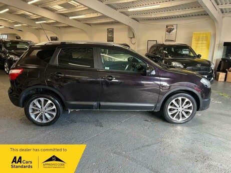 Nissan Qashqai 1.5 dCi Tekna 2WD Euro 5 5dr (AVM) 3