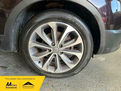 Nissan Qashqai 1.5 dCi Tekna 2WD Euro 5 5dr (AVM) 15