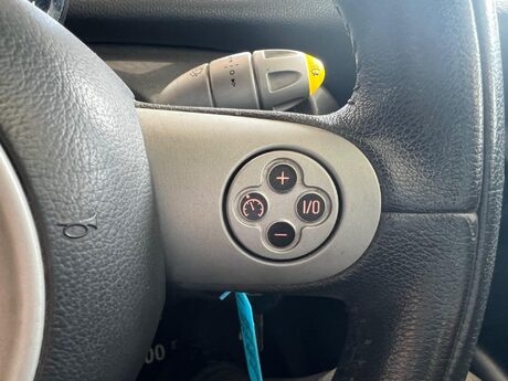 Mini Convertible 1.6 Cooper Euro 4 2dr 17