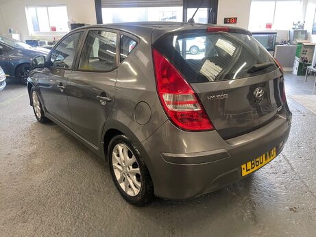 Hyundai i30 1.6 CRDi Comfort Auto Euro 4 5dr 3