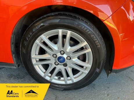 Ford Focus 1.0T EcoBoost Titanium Euro 5 (s/s) 5dr 17