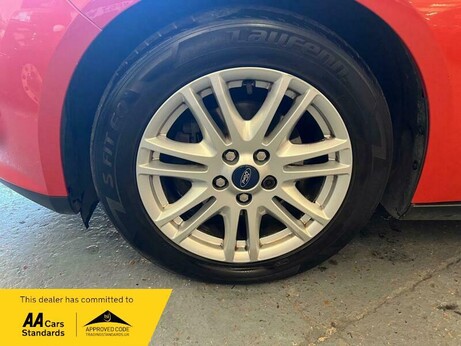 Ford Focus 1.0T EcoBoost Titanium Euro 5 (s/s) 5dr 18