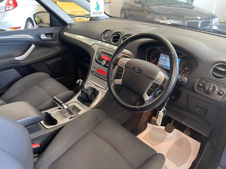 Ford S-Max 2.0 Titanium 5dr 9