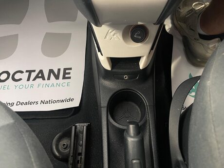 Ford Ka 1.2 Titanium Euro 4 3dr 12