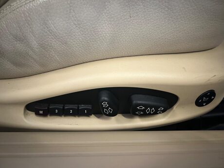 BMW 6 Series 4.8 650i V8 Sport Auto Euro 4 2dr 28