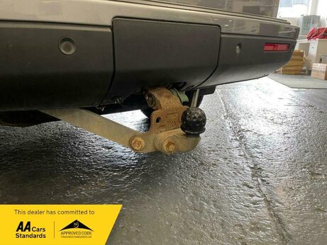 Land Rover Discovery 3.0 SD V6 XS Auto 4WD Euro 5 5dr 4