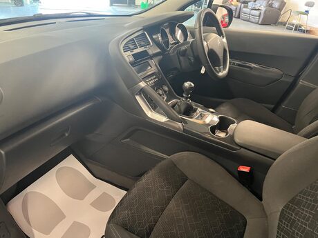 Peugeot 3008 1.6 HDi Active Euro 5 5dr 9