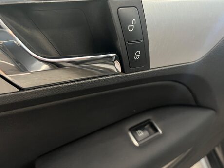 Mercedes-Benz E Class 2.1 E220 CDI BlueEfficiency Sport Cabriolet G-Tronic+ Euro 5 (s/s) 2dr 23