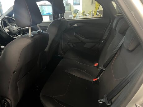 Ford Focus 1.0T EcoBoost ST-Line Euro 6 (s/s) 5dr 12