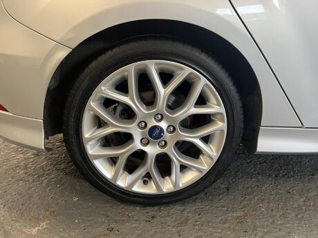 Ford Focus 1.0T EcoBoost ST-Line Euro 6 (s/s) 5dr 24