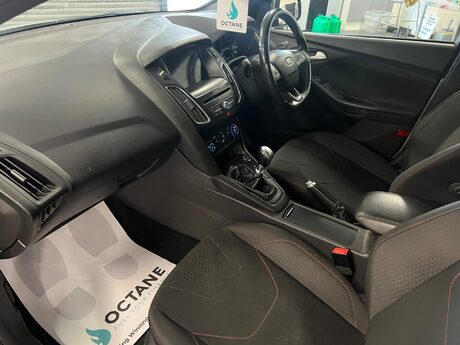 Ford Focus 1.0T EcoBoost ST-Line Euro 6 (s/s) 5dr 32