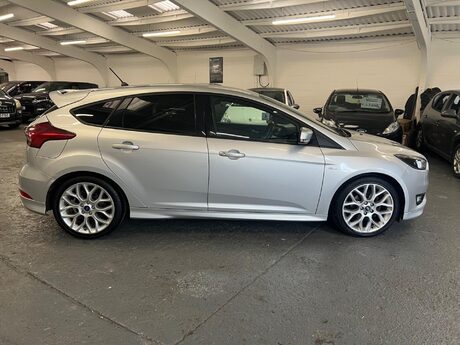 Ford Focus 1.0T EcoBoost ST-Line Euro 6 (s/s) 5dr 8