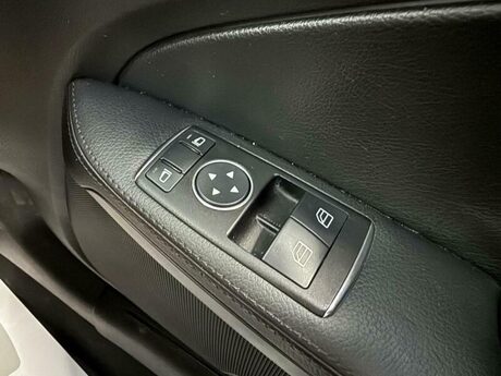 Mercedes-Benz SLK 1.8 SLK200 BlueEfficiency AMG Sport G-Tronic+ Euro 5 (s/s) 2dr 22