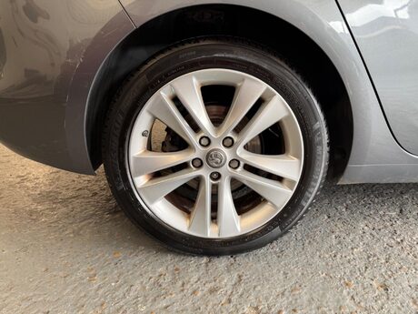 Vauxhall Zafira 1.4i Turbo SRi Euro 6 5dr 23