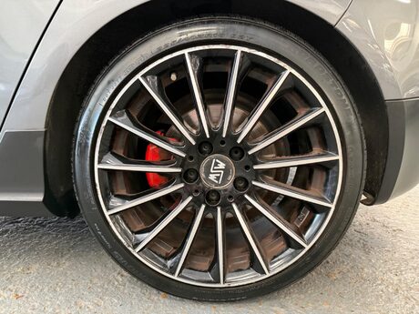 Volkswagen Golf 2.0 TFSI GTI 5dr 28