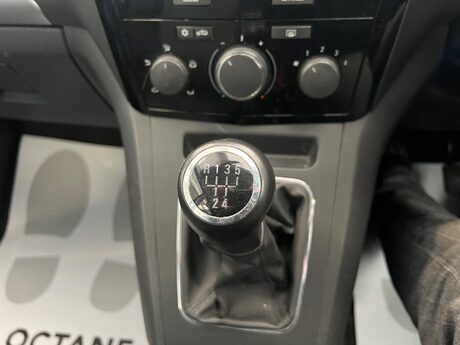 Vauxhall Zafira 1.6 16V Exclusiv Euro 5 5dr 8