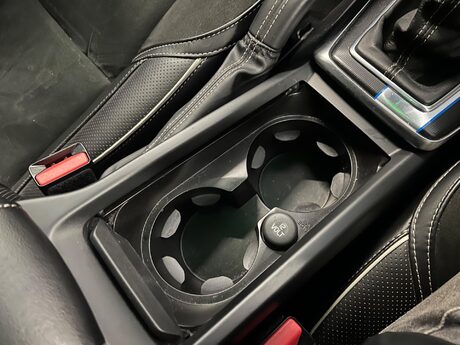 Volvo V40 1.6 D2 R-Design Euro 5 (s/s) 5dr 9