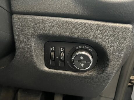 Vauxhall Corsa 1.4 16V SE Auto Euro 5 3dr 13