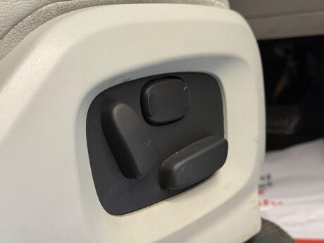 Land Rover Range Rover Evoque 2.2 SD4 Pure Auto 4WD Euro 5 5dr 32