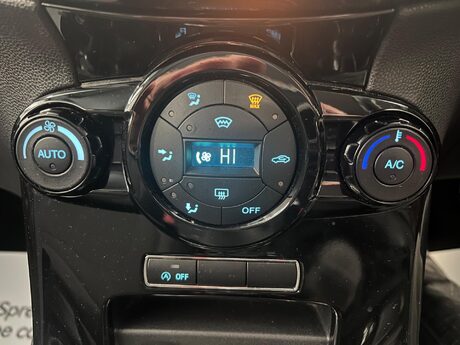 Ford Fiesta 1.0T EcoBoost Titanium Euro 5 (s/s) 3dr 33