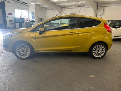 Ford Fiesta 1.0T EcoBoost Titanium Euro 5 (s/s) 3dr 5