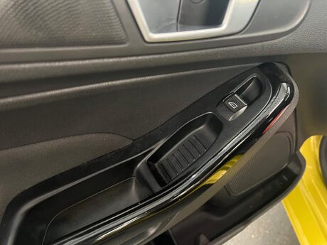 Ford Fiesta 1.0T EcoBoost Titanium Euro 5 (s/s) 3dr 17