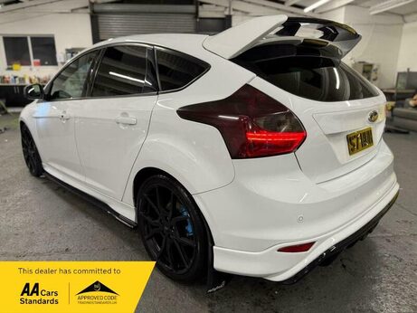 Ford Focus 2.0T EcoBoost ST-3 Euro 5 (s/s) 5dr 2