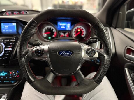 Ford Focus 2.0T EcoBoost ST-3 Euro 5 (s/s) 5dr 31