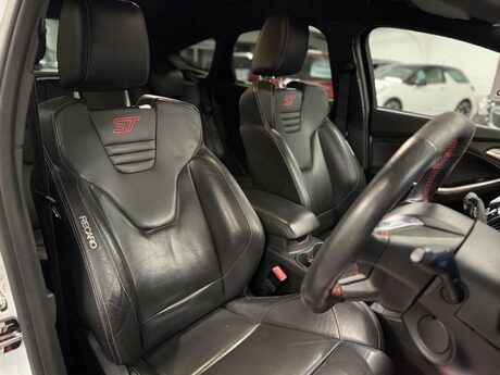 Ford Focus 2.0T EcoBoost ST-3 Euro 5 (s/s) 5dr 12