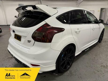 Ford Focus 2.0T EcoBoost ST-3 Euro 5 (s/s) 5dr 8