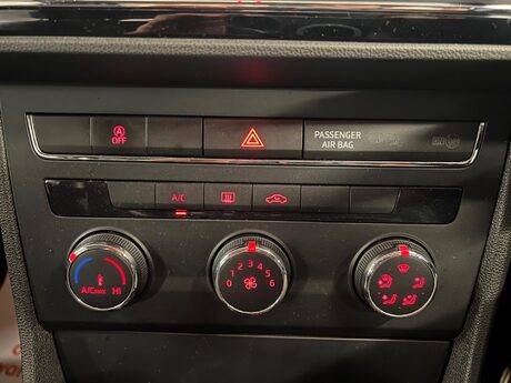 SEAT Leon 1.6 TDI CR SE DSG Euro 5 (s/s) 5dr 17