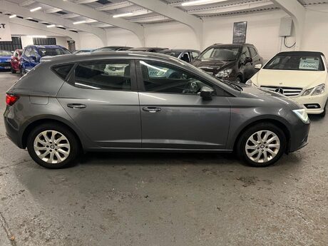 SEAT Leon 1.6 TDI CR SE DSG Euro 5 (s/s) 5dr 7
