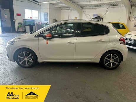 Peugeot 208 1.2 PureTech Roland Garros Euro 6 (s/s) 5dr 4