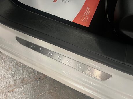 Peugeot 208 1.2 PureTech Roland Garros Euro 6 (s/s) 5dr 35