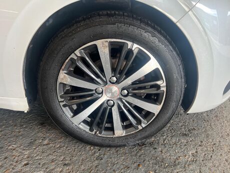 Peugeot 208 1.2 PureTech Roland Garros Euro 6 (s/s) 5dr 20