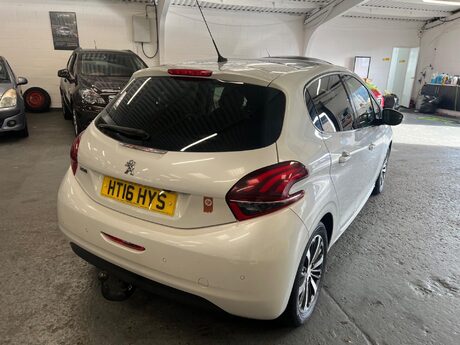 Peugeot 208 1.2 PureTech Roland Garros Euro 6 (s/s) 5dr 7