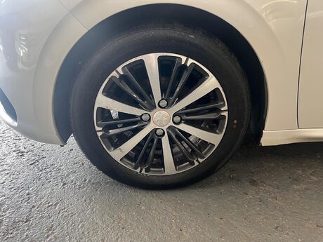 Peugeot 208 1.2 PureTech Roland Garros Euro 6 (s/s) 5dr 21