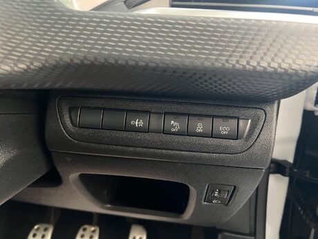 Peugeot 208 1.2 PureTech Roland Garros Euro 6 (s/s) 5dr 12