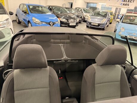 Volkswagen Golf 1.6 TDI BlueMotion Tech SE Cabriolet Euro 5 (s/s) 2dr 16