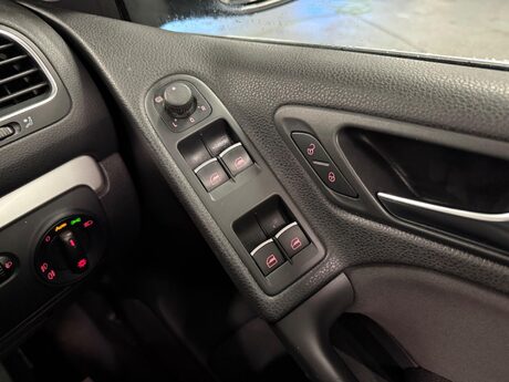 Volkswagen Golf 1.6 TDI BlueMotion Tech SE Cabriolet Euro 5 (s/s) 2dr 19