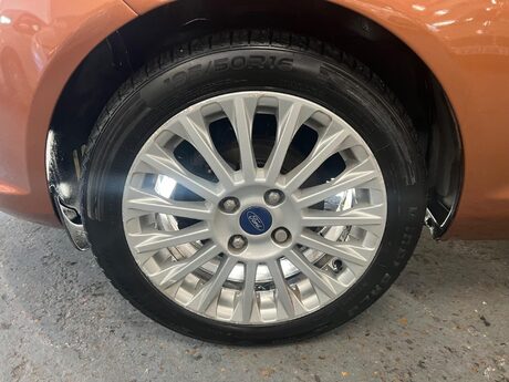 Ford Fiesta 1.0T EcoBoost Titanium Euro 5 (s/s) 5dr 22