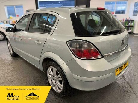 Vauxhall Astra 1.8i 16v Design 5dr 3