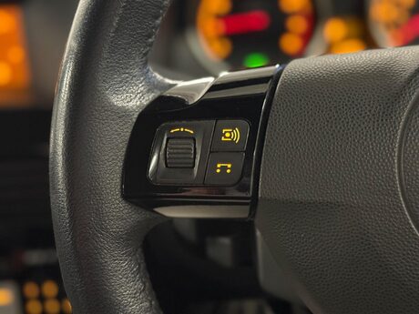 Vauxhall Astra 1.8i 16v Design 5dr 17