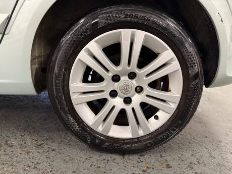 Vauxhall Astra 1.8i 16v Design 5dr 24