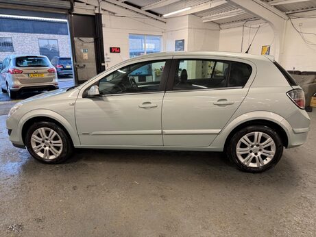 Vauxhall Astra 1.8i 16v Design 5dr 4