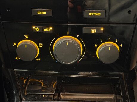 Vauxhall Astra 1.8i 16v Design 5dr 21