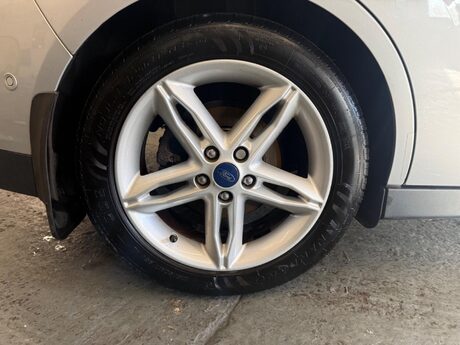 Ford C-Max 1.0T EcoBoost Titanium X Euro 6 (s/s) 5dr (Nav) 22